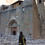 Il centro di Amatrice distrutto dal terremoto che nella notte ha colpito l'Italia centrale. Amatrice, 24 agosto 2016. ANSA/ ALBERTO ORSINI